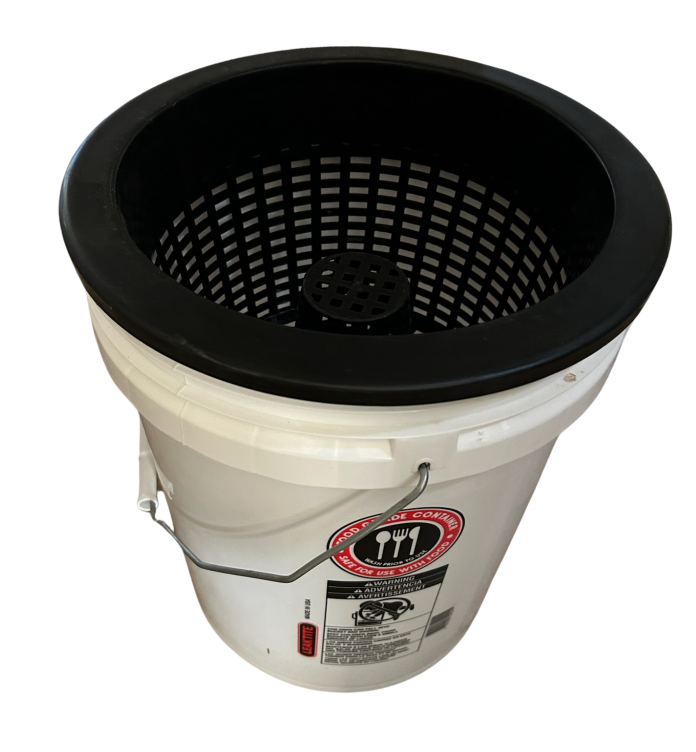 BucketWithTop